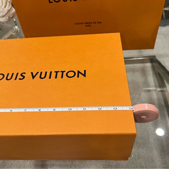Louis Vuitton Magnetic Gift Box Set - Picture 11 of 12